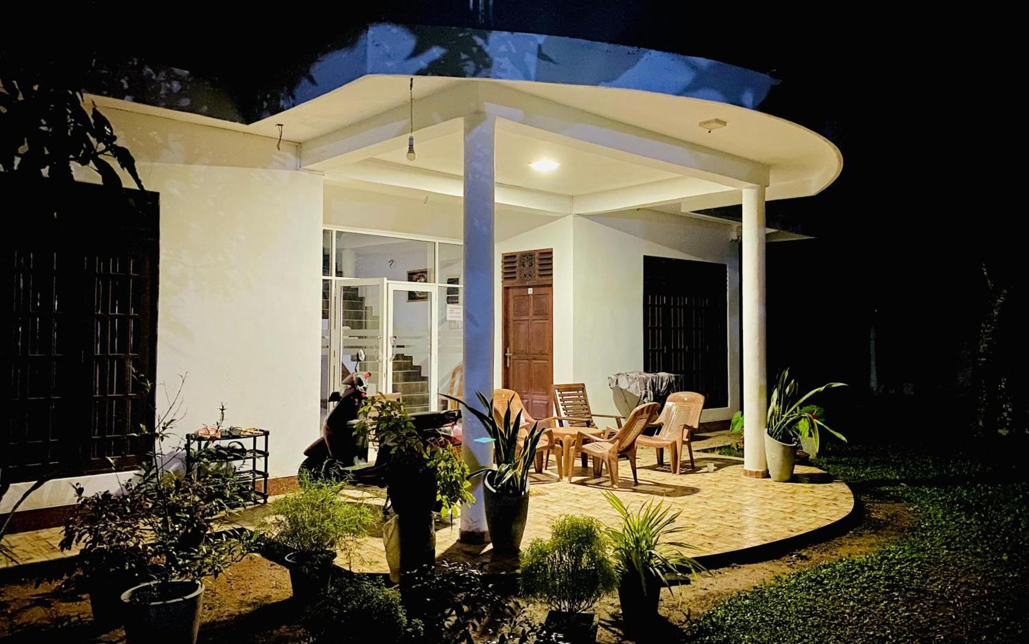 Sasmika Villa Surf And Yoga Hostel Weligama Luaran gambar