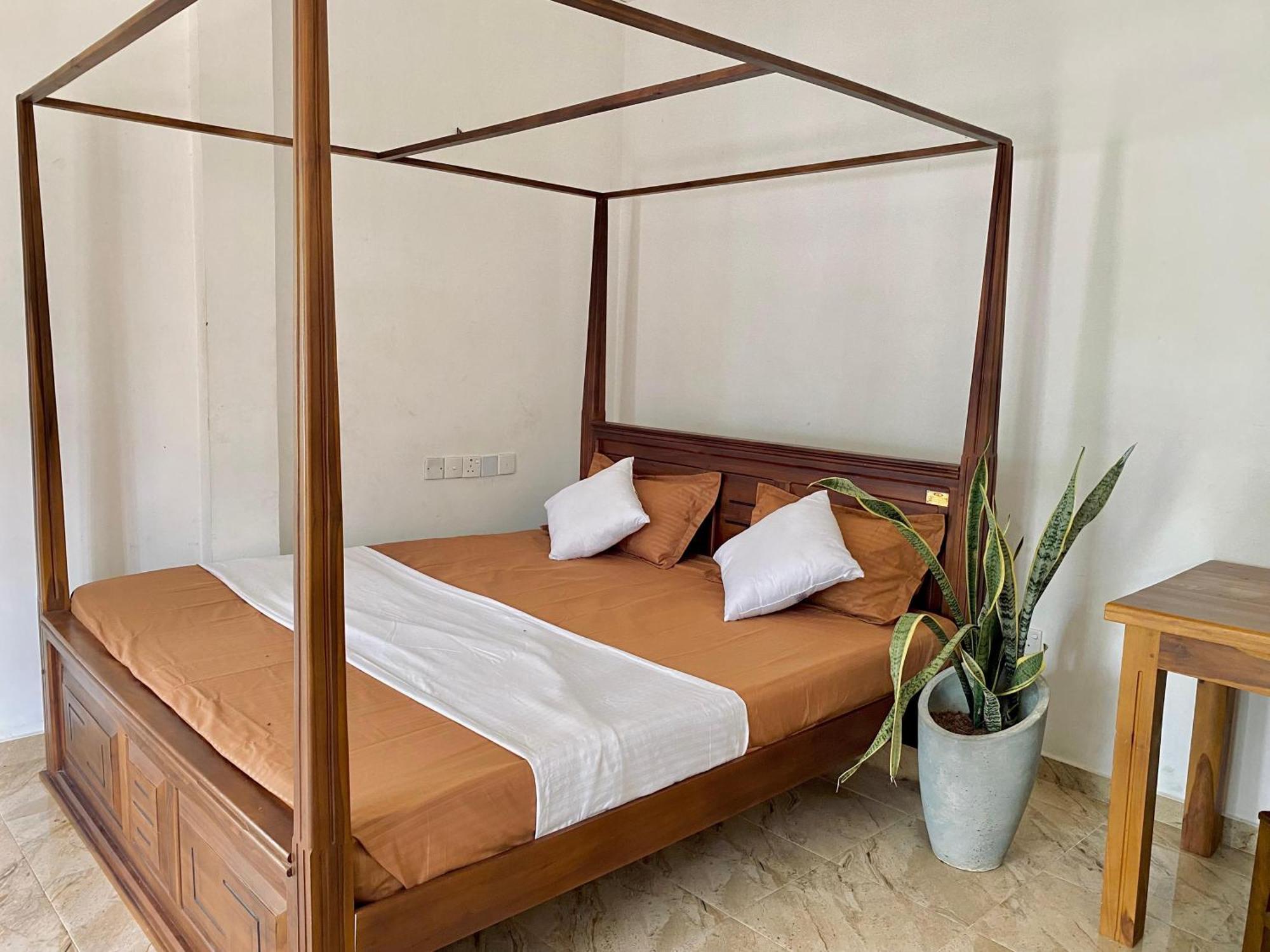 Sasmika Villa Surf And Yoga Hostel Weligama Luaran gambar