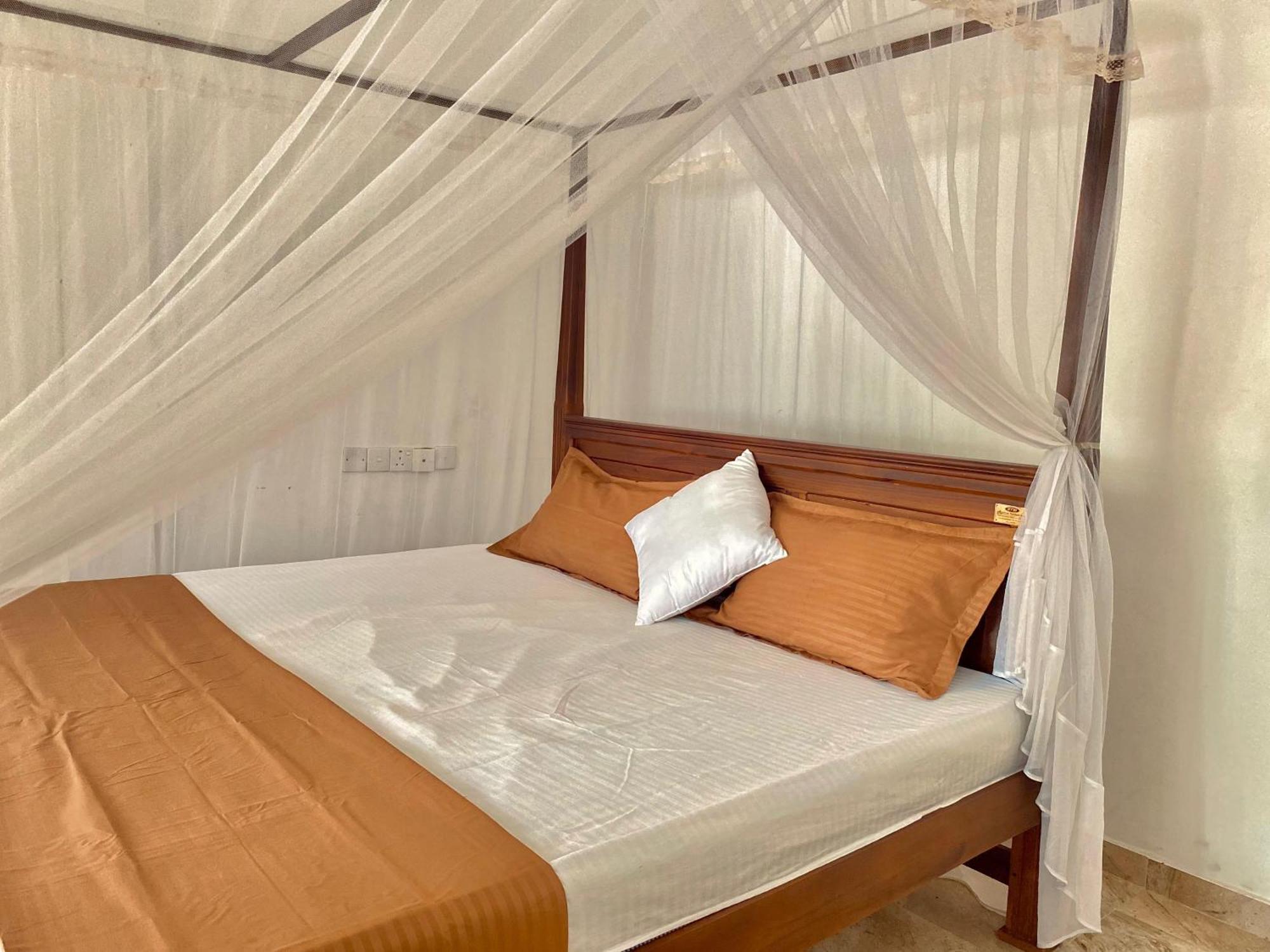 Sasmika Villa Surf And Yoga Hostel Weligama Luaran gambar
