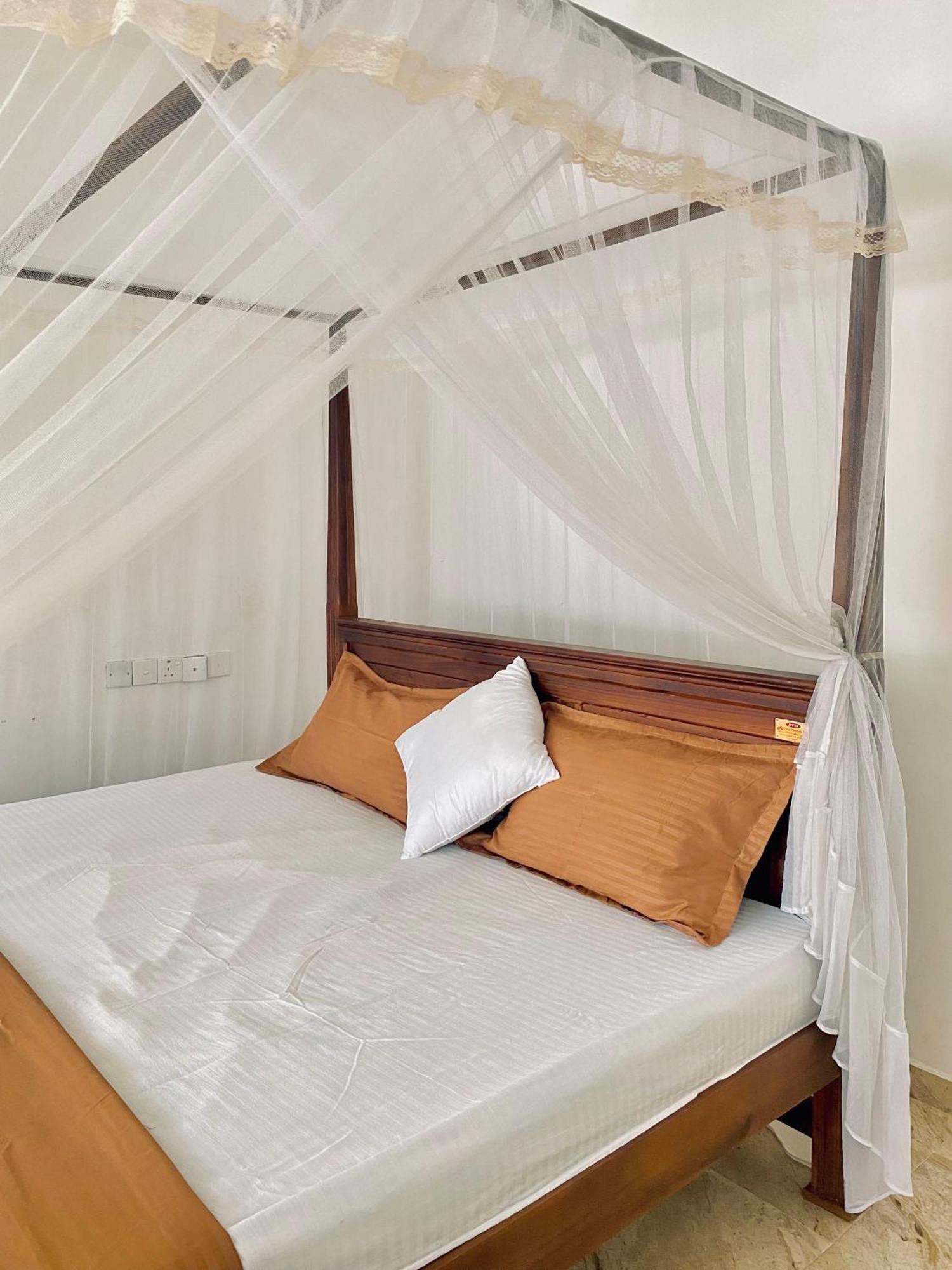 Sasmika Villa Surf And Yoga Hostel Weligama Luaran gambar