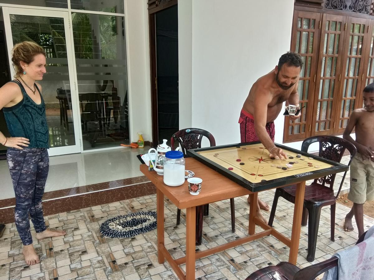 Sasmika Villa Surf And Yoga Hostel Weligama Luaran gambar