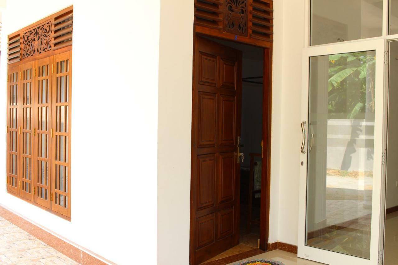 Sasmika Villa Surf And Yoga Hostel Weligama Luaran gambar